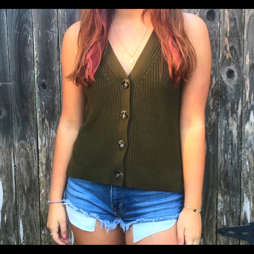 Cute green sweater vest from H&M NEVER WORN ♥️